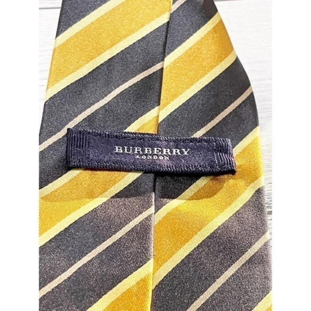 BURBERRY Italy Men's Classic 60" Neck Tie in Yellow Navy Stripe - Picture 5 of 6